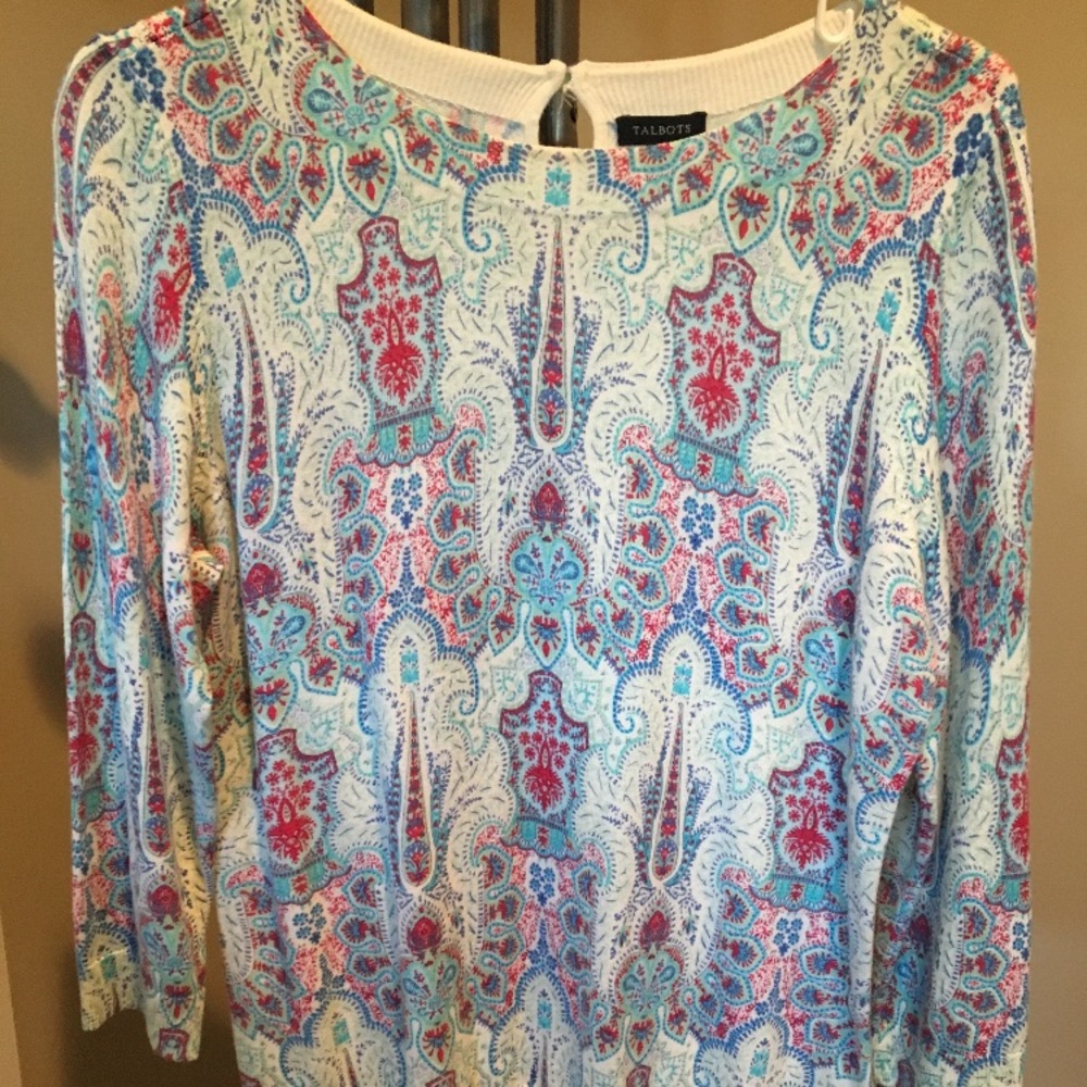 Lightweight sweater